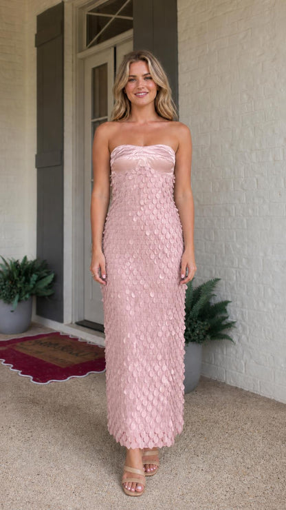 Full length view in pink color variant